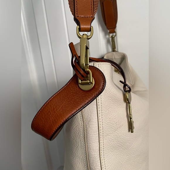 ❌SOLD❌.                Fossil Maya Hobo Vanilla Purse - Picture 9 of 13